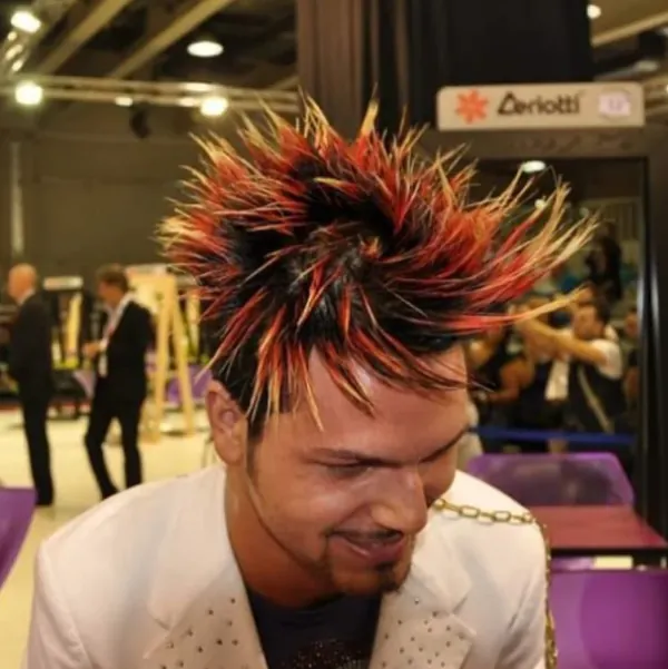 Peinado creativo de SportMan en una feria de peluquería.
